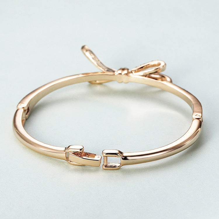 Women&#39;s Gold Alloy Bracelets